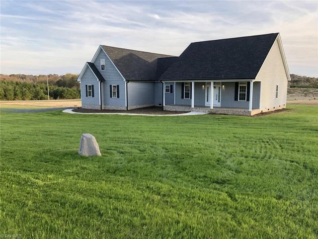 2114 Overlook Drive, photo 2 of 24