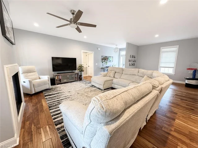 2114 Overlook Drive, photo 5 of 24