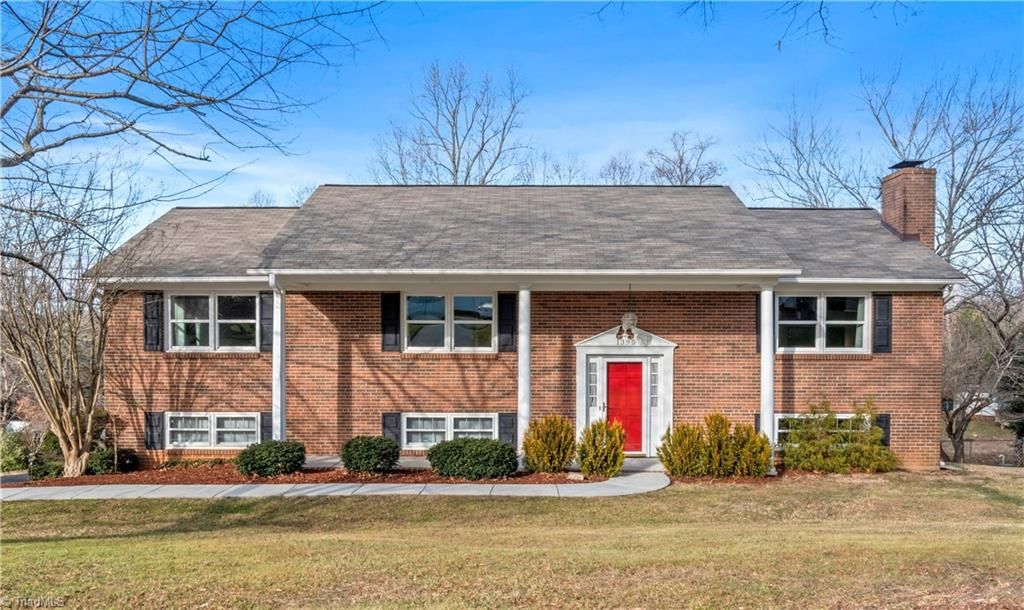 Photo of 1395 Glen Oaks Road, Clemmons, NC 27012 (MLS # 1212720)