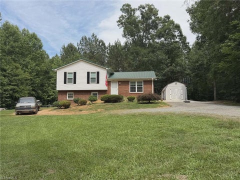 Homes For Sale - 313 Beckner Road<br/> Lexington, NC 27292