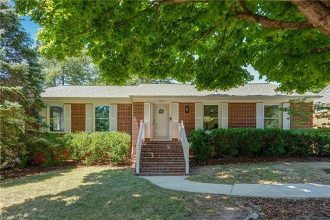 Homes For Sale - 2103 Briarwood Drive<br/> Greensboro, NC 27403