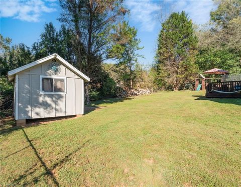 A home in Pfafftown