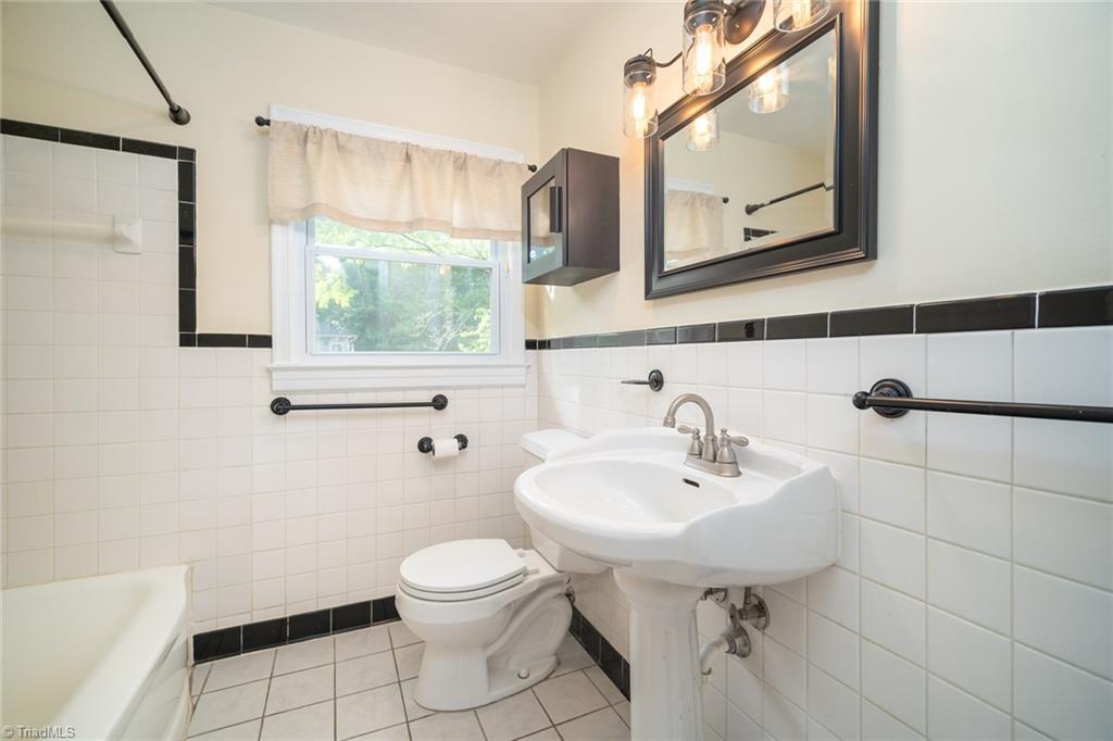 3709 Parkwood Drive, Greensboro, North Carolina image 20