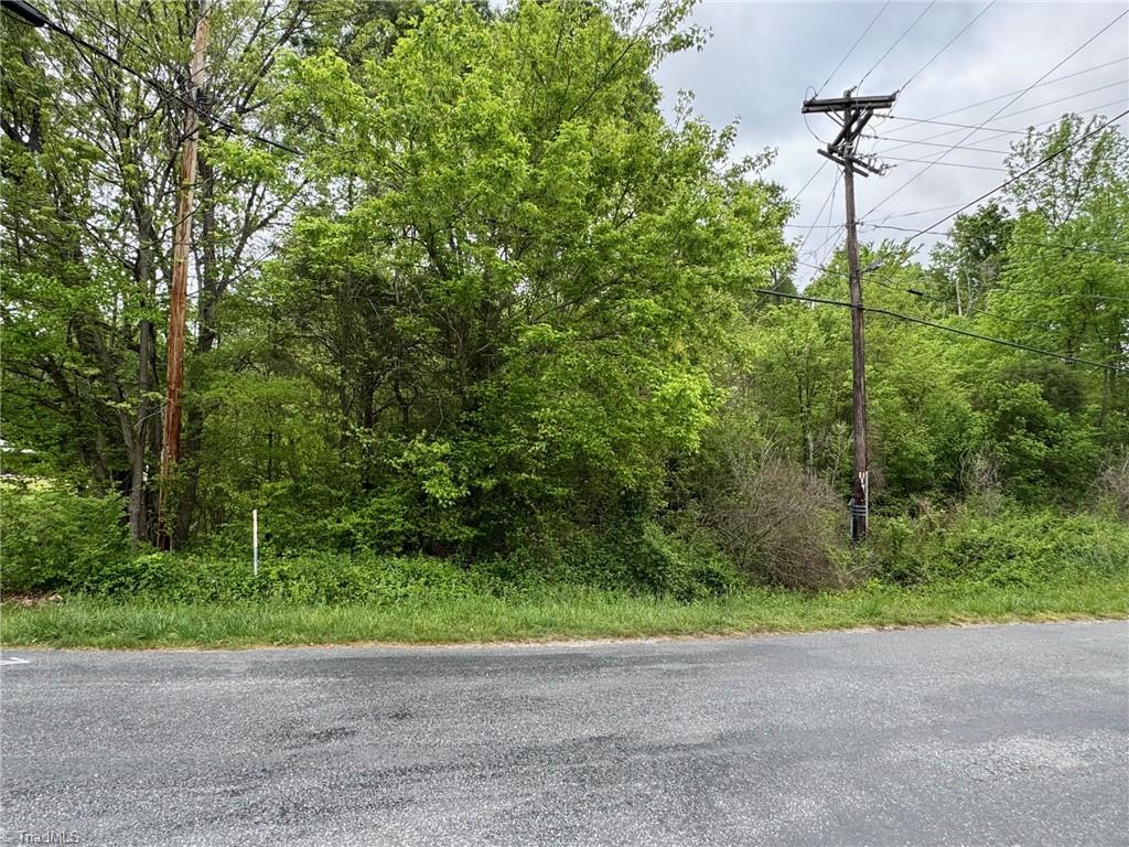 539 Lakeview Drive, Thomasville, North Carolina image 2