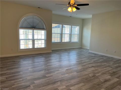 Condo For Sale - 2607 Pennoak Way #J<br/> Greensboro, NC 27407