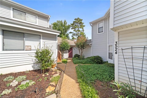 Townhouse For Sale - 3526 Heathrow Drive<br/> Winston-Salem, NC 27127