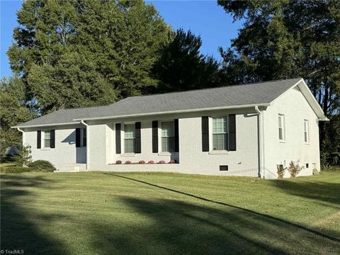 Homes For Sale - 149 Vance Street<br/> Dobson, NC 27017