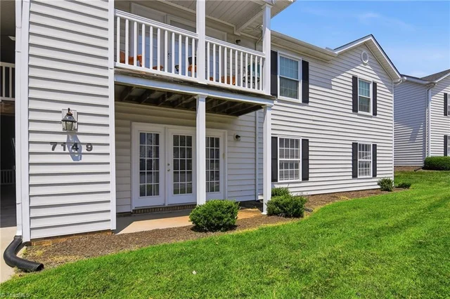 7149 W Friendly Avenue Unit D, photo 5 of 29