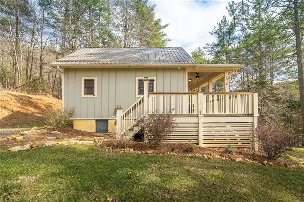 Photo of 1333 Park Vista Road, West Jefferson, NC 28694 (MLS # 1213991)