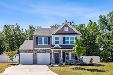 Homes For Sale - 4020 Pursuance Court<br/> High Point, NC 27265