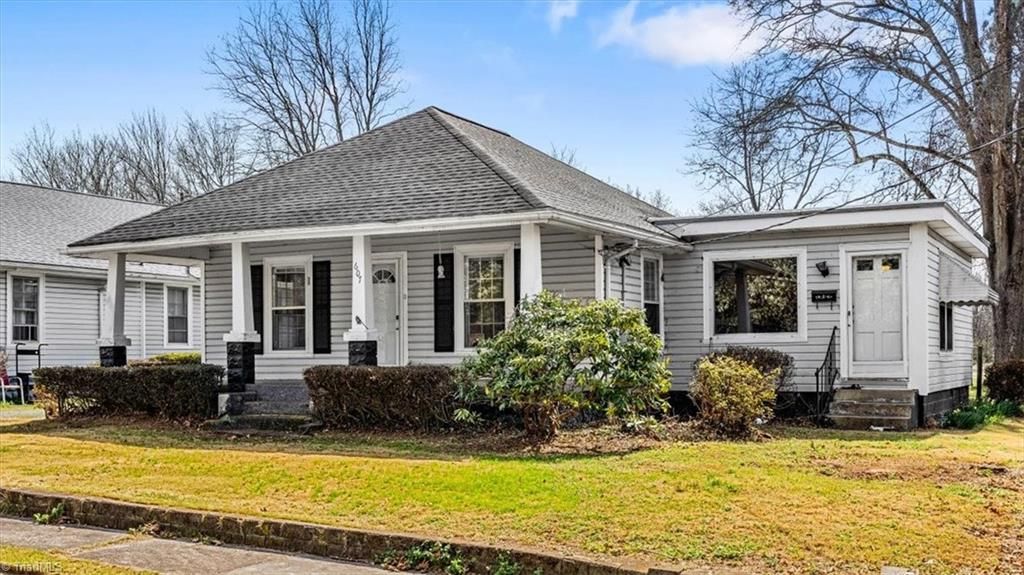 Photo of 607 Thomas Street, Reidsville, NC 27320 (MLS # 1222621)