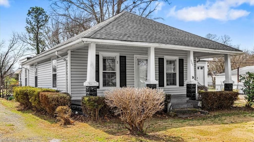 Photo of 607 Thomas Street, Reidsville, NC 27320 (MLS # 1222621)