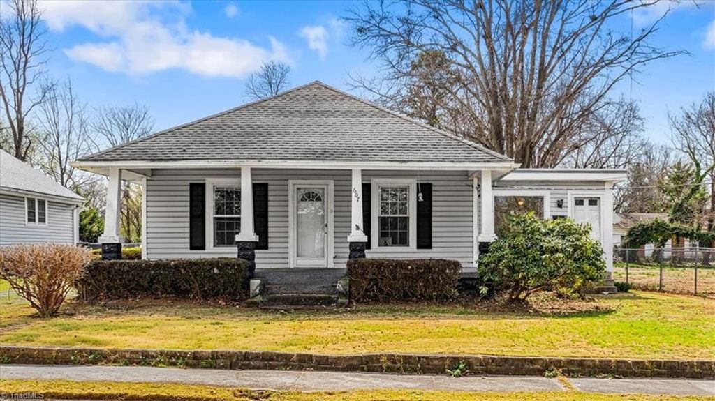 Photo of 607 Thomas Street, Reidsville, NC 27320 (MLS # 1222621)