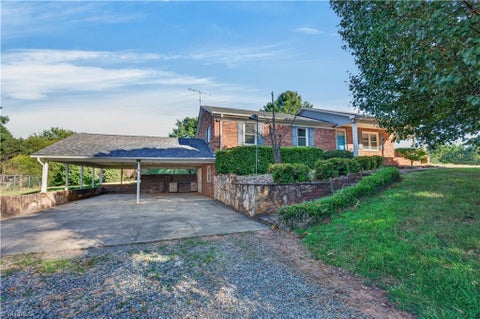 Homes For Sale - 4472 Nc Highway 268 Hwy<br/> Pilot Mountain, NC 27041