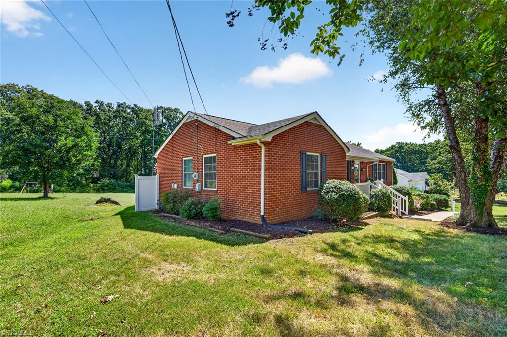 Photo of 1027 Shamrock Road, Asheboro, NC 27203 (MLS # 1235661)