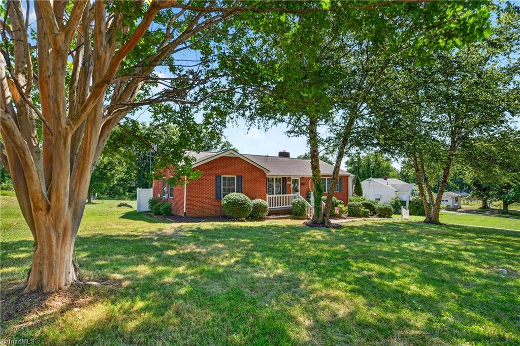 Photo of 1027 Shamrock Road, Asheboro, NC 27203 (MLS # 1235661)