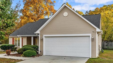 Photo for 4082 Clovelly Drive