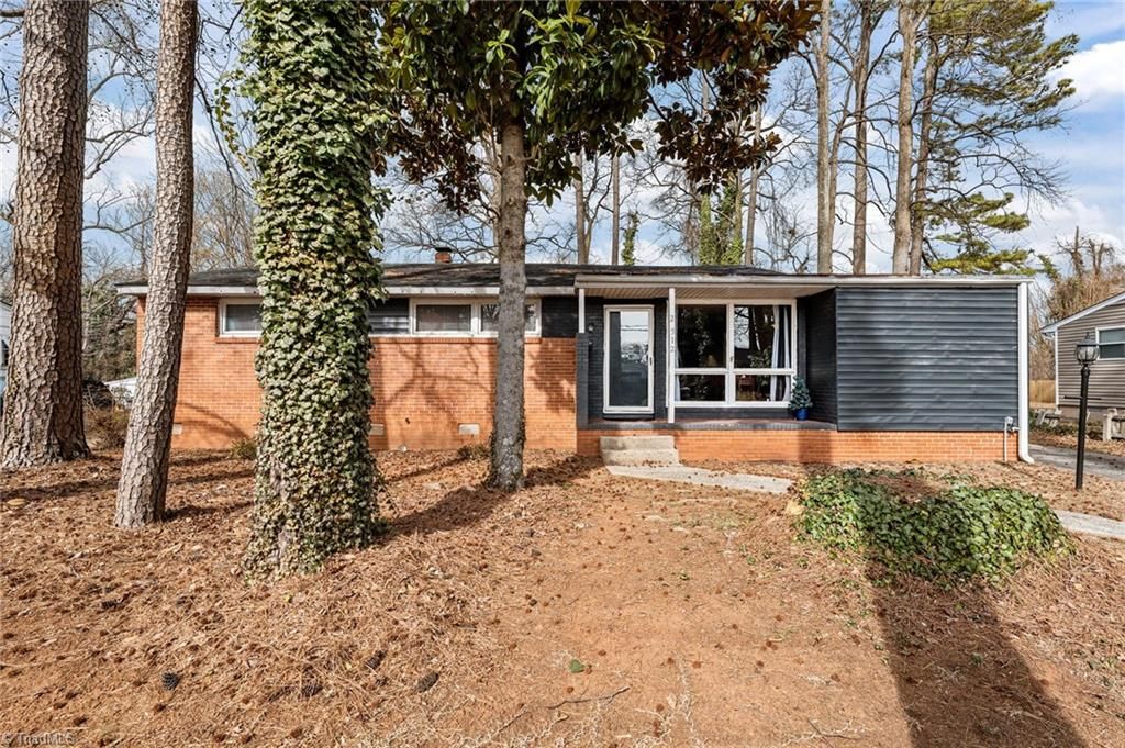 Photo of 2512 Westmoreland Drive, Greensboro, NC 27408 (MLS # 1209073)