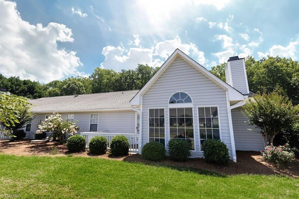3940 WESTRIDGE MEADOW CIR, CLEMMONS, NC 27012 - Image dc0428bfe44bf00bb70deeeffbc58260/1333481145