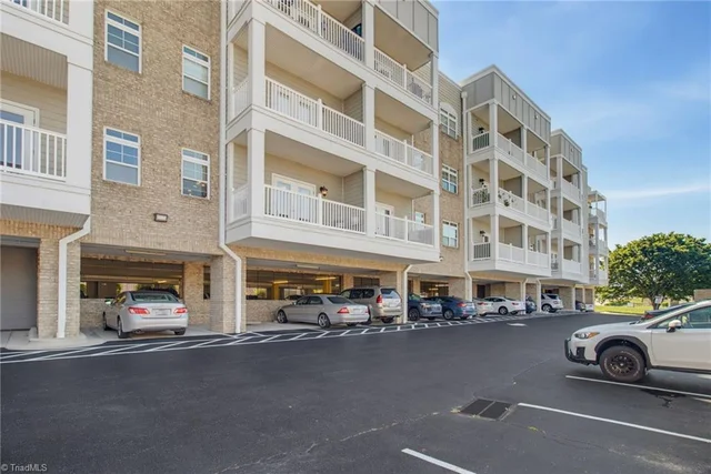 605 Market Street Unit 208, photo 2 of 36