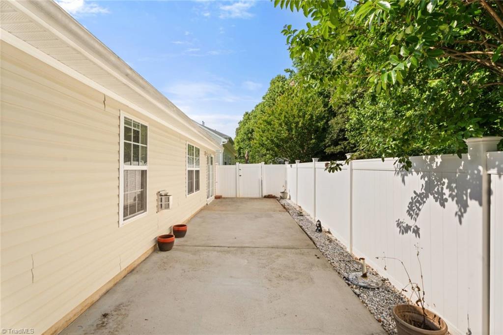 Winston-Salem, North Carolina 27107, United States, 3 Bedrooms Bedrooms, ,2 BathroomsBathrooms,Residential,Pending,144408