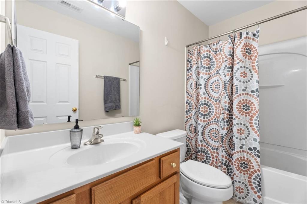 Winston-Salem, North Carolina 27107, United States, 3 Bedrooms Bedrooms, ,2 BathroomsBathrooms,Residential,Pending,144408