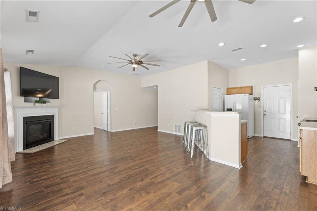 Winston-Salem, North Carolina 27107, United States, 3 Bedrooms Bedrooms, ,2 BathroomsBathrooms,Residential,Pending,144408