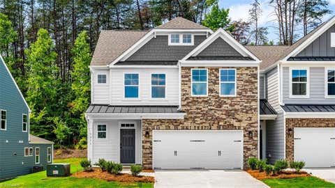Townhouse For Sale - 5211 Maple Blossom Trail<br/> Guilford County, Greensboro, NC 27455