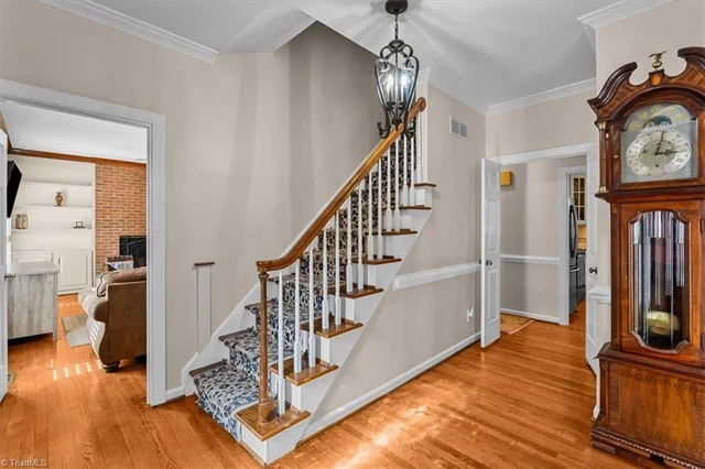 1010 Westminster Drive, photo 4 of 50