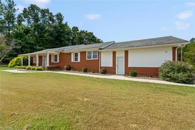3827 Nc Highway 772 Hwy, photo 2 of 47