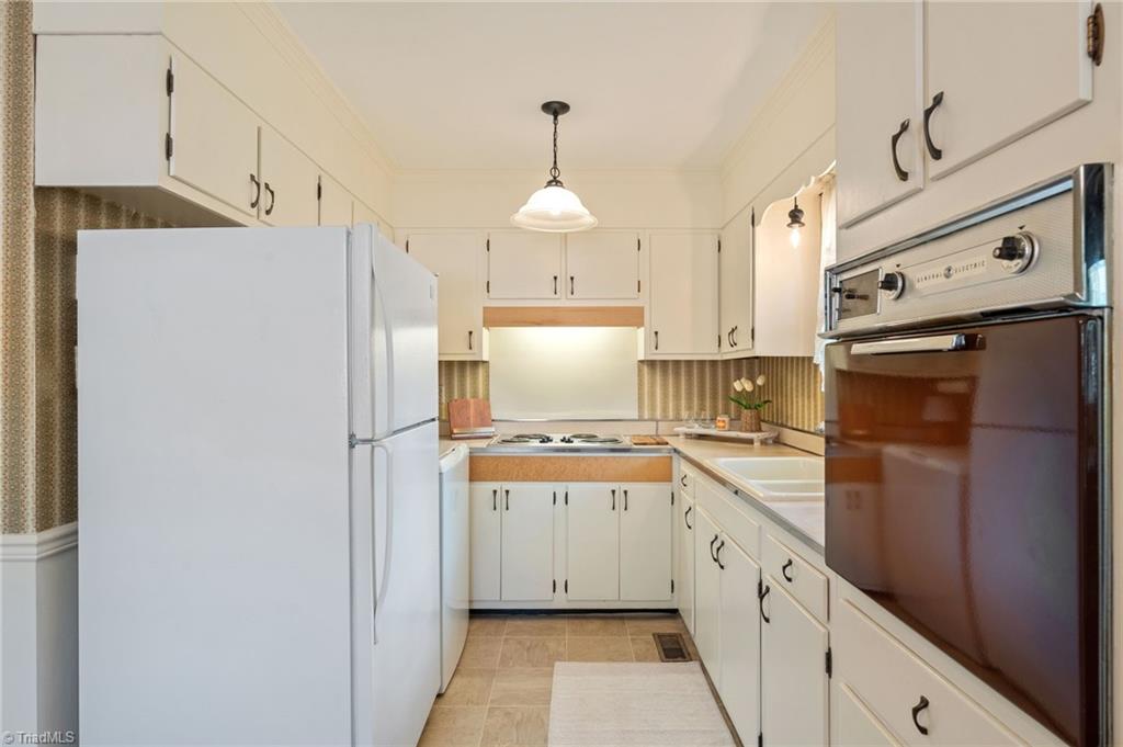 3712 Belhaven Drive, Greensboro, North Carolina image 8