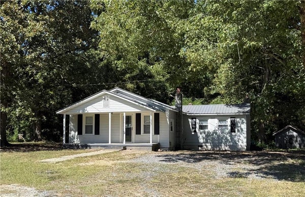 1256 BROWNS MILL RD, ROBBINS, NC 27325 - Image dcf2f3144808226b79dd2eec01283f61/4052306243