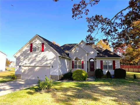 Homes For Sale - 3003 Pearson Farm Drive<br/> Browns Summit, NC 27214