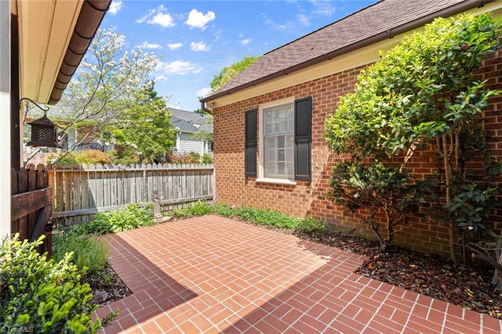 Winston-Salem, North Carolina 27104, United States, 3 Bedrooms Bedrooms, ,3 BathroomsBathrooms,Residential,Active,112109