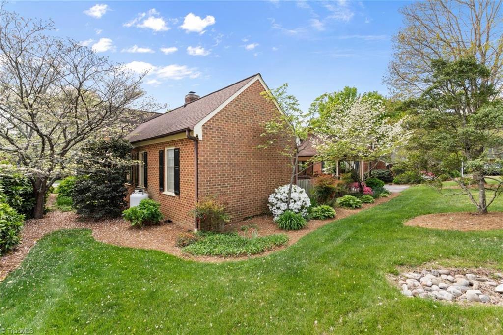 Winston-Salem, North Carolina 27104, United States, 3 Bedrooms Bedrooms, ,3 BathroomsBathrooms,Residential,Active,112109