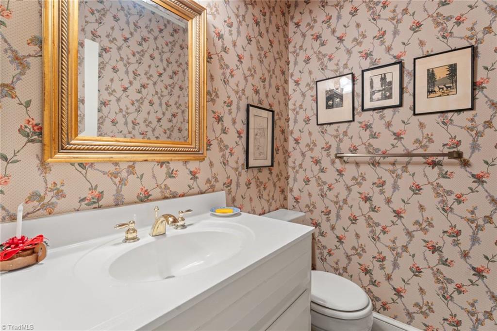 Winston-Salem, North Carolina 27104, United States, 3 Bedrooms Bedrooms, ,3 BathroomsBathrooms,Residential,Active,112109