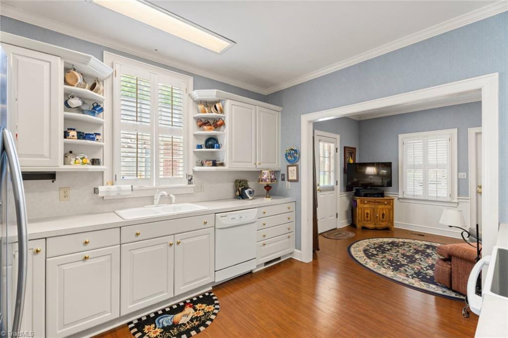 Winston-Salem, North Carolina 27104, United States, 3 Bedrooms Bedrooms, ,3 BathroomsBathrooms,Residential,Active,112109