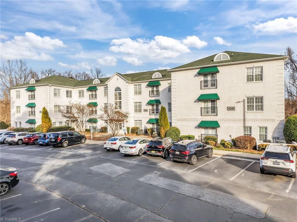 Photo of 108 Sunset Circle #203, Greensboro, NC 27408 (MLS # 1206136)