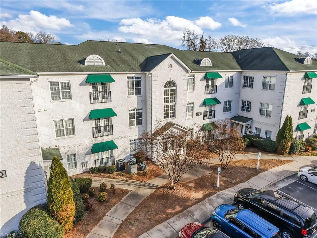 Photo of 108 Sunset Circle #203, Greensboro, NC 27408 (MLS # 1206136)