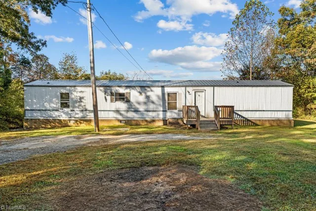 253 Hoover Hill Road, photo 2 of 15