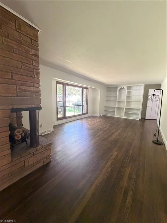 208 Harris Avenue, photo 5 of 37
