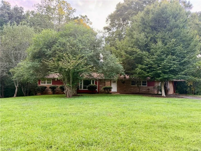 208 Harris Avenue, photo 3 of 37