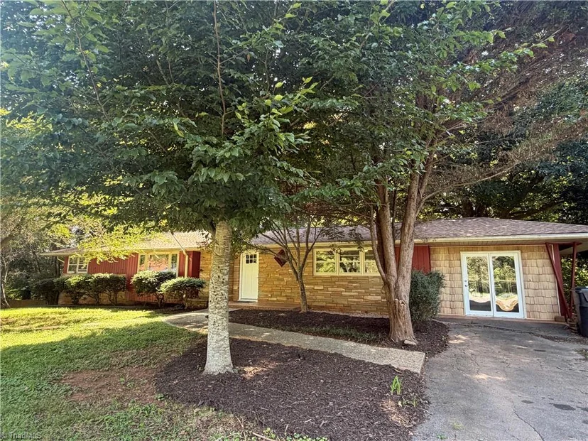 208 Harris Avenue, photo 1 of 37