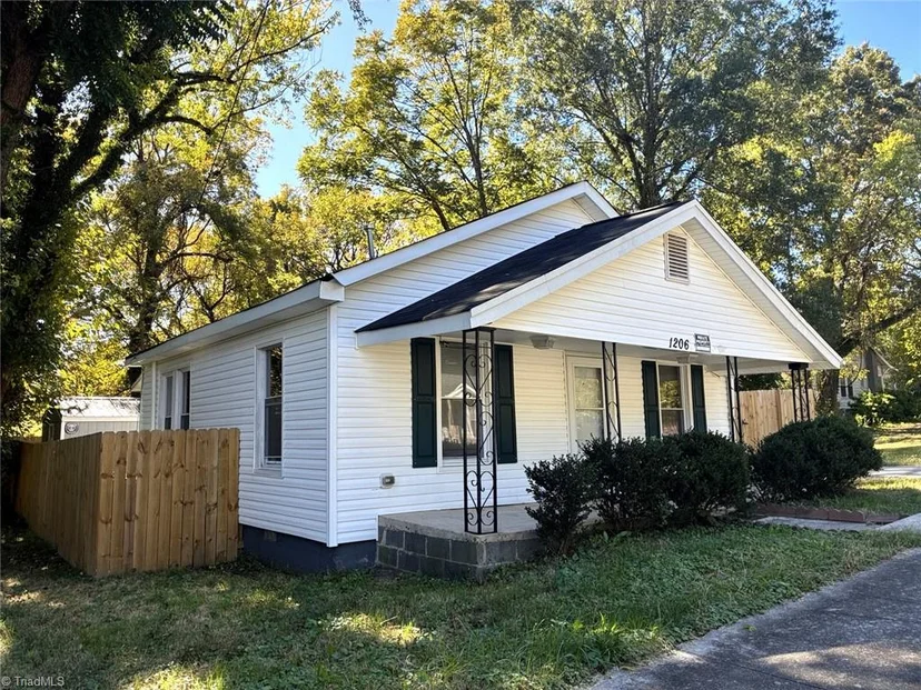 1206 Vernon Place, photo 1 of 17