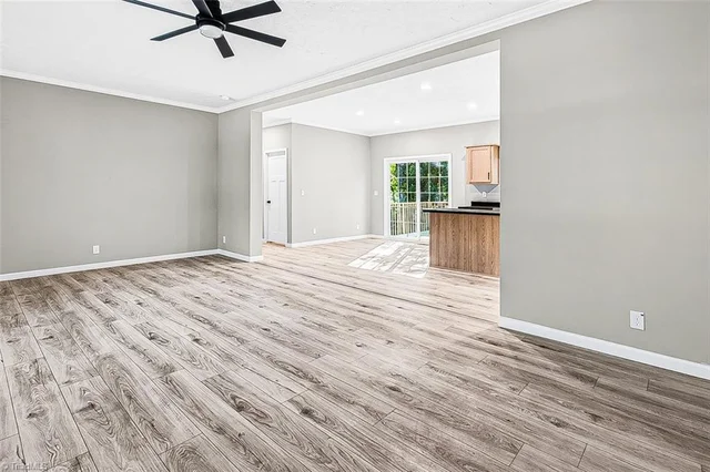 168 Warren Drive, photo 4 of 25
