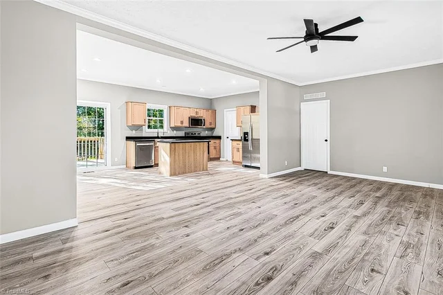 168 Warren Drive, photo 5 of 25