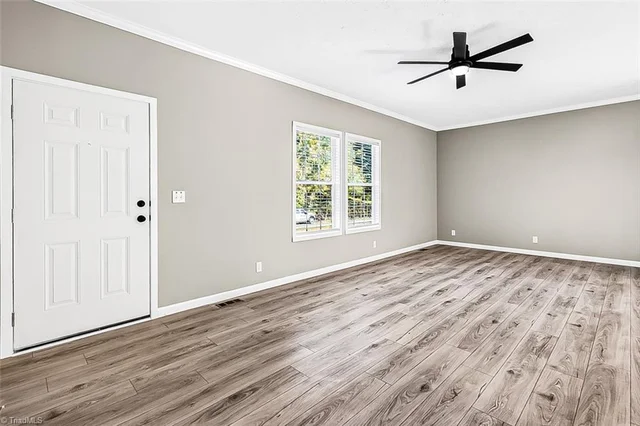 168 Warren Drive, photo 3 of 25