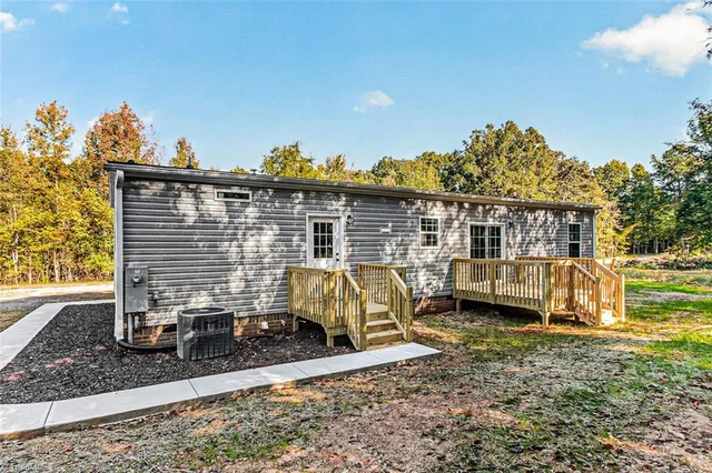168 Warren Drive, photo 2 of 25