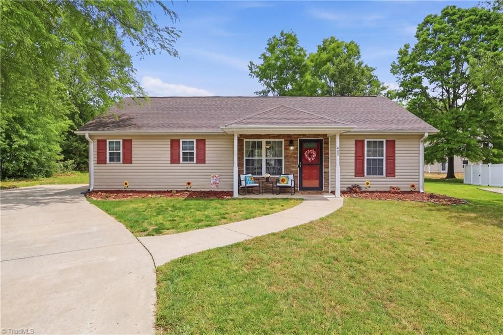 Photo of 403 Northridge Drive, Eden, NC 27288 (MLS # 1218149)