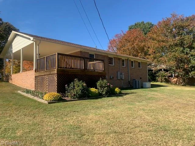 353 Shady Grove Road, photo 4 of 28